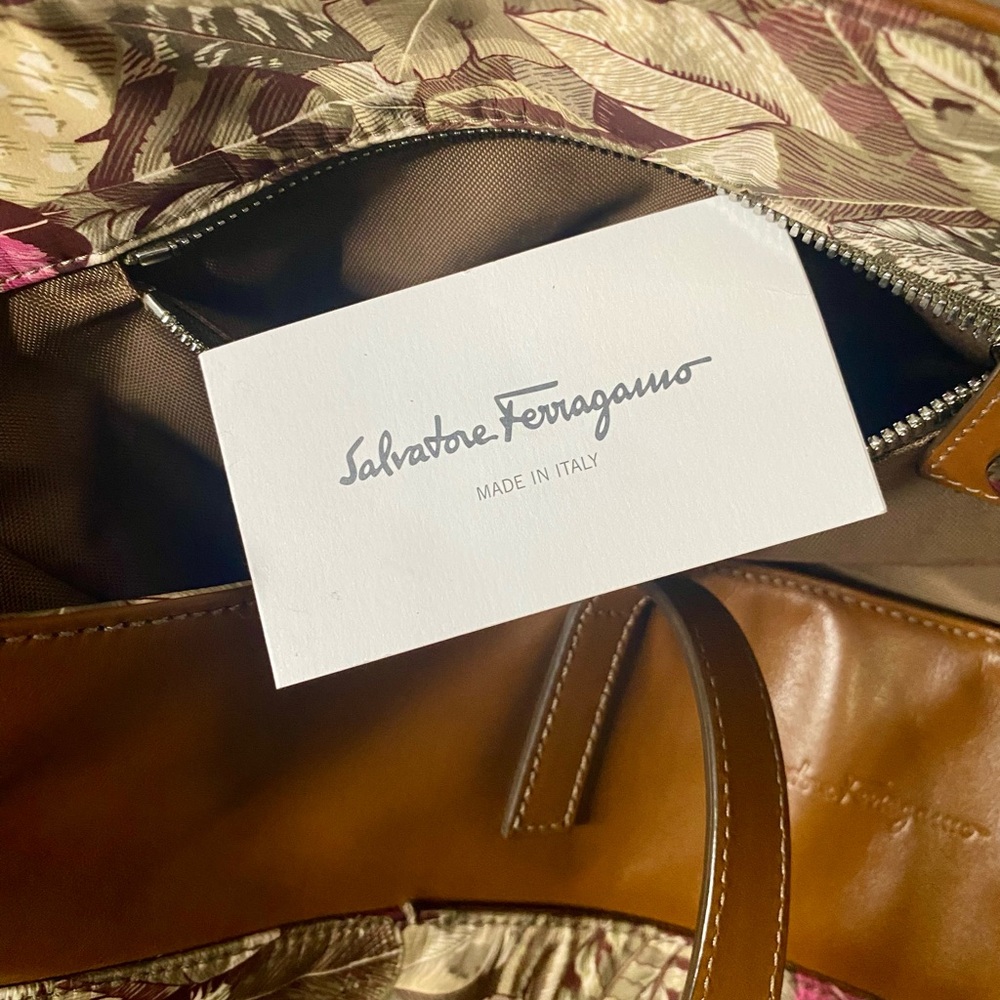 NWT Womens Beautiful Salvatore Ferragamo Milos Pink Feathered Tote with Pouch - Picture 7 of 10